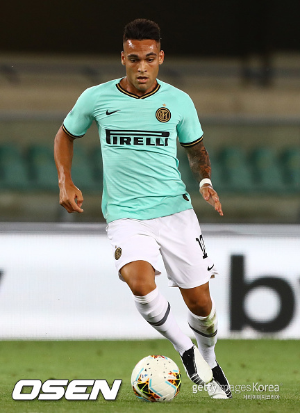 during the Serie A match between Hellas Verona and FC Internazionale at Stadio Marcantonio Bentegodi on July 9, 2020 in Verona, Italy.<br />