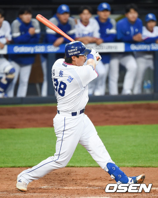 7회말 2사 삼성 김동엽이 연속타자 홈런을 날리고 있다. 김동연은 전 타석에서도 솔로홈런을 기록했다. /   soul1014@osen.co.kr