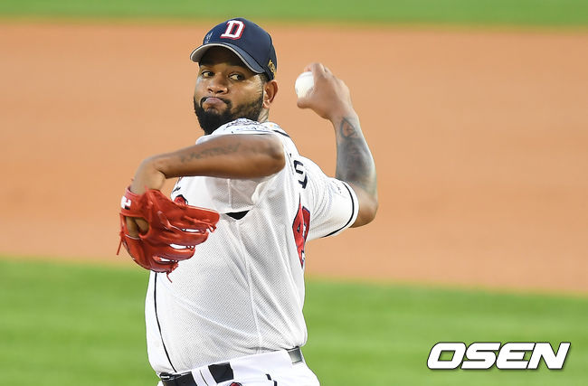 1회초 두산 알칸타라가 역투하고 있다. /youngrae@osen.co.kr