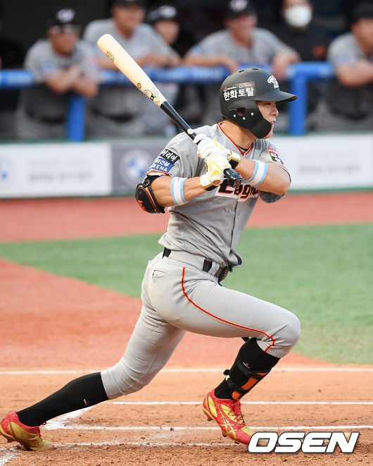 2회초를 1사 주자 만루 한화 노수광이 1루수 왼쪽 내야 1타점 적시타를 날리고 있다./ rumi@osen.co.kr