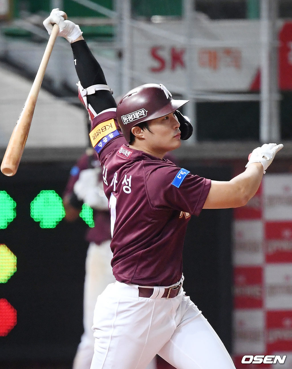 8회초 1사 주자 1,3루 키움 김하성이 우중간 1타점 적시 2루타를 날리고 있다. /rumi@osen.co.kr