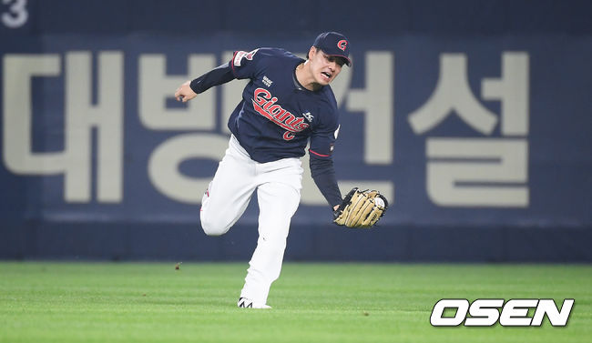 8일 오후 창원시 마산회원구 창원NC파크에서 KBO리그 NC 다이노스와 롯데자이언츠의 경기가 진행됐다.7회말 1사 1루 NC 김형준의 안타성 타구를 롯데 민병헌 중견수가 호수비를 펼치며 잡아내고 있다. / soul1014@osen.co.kr