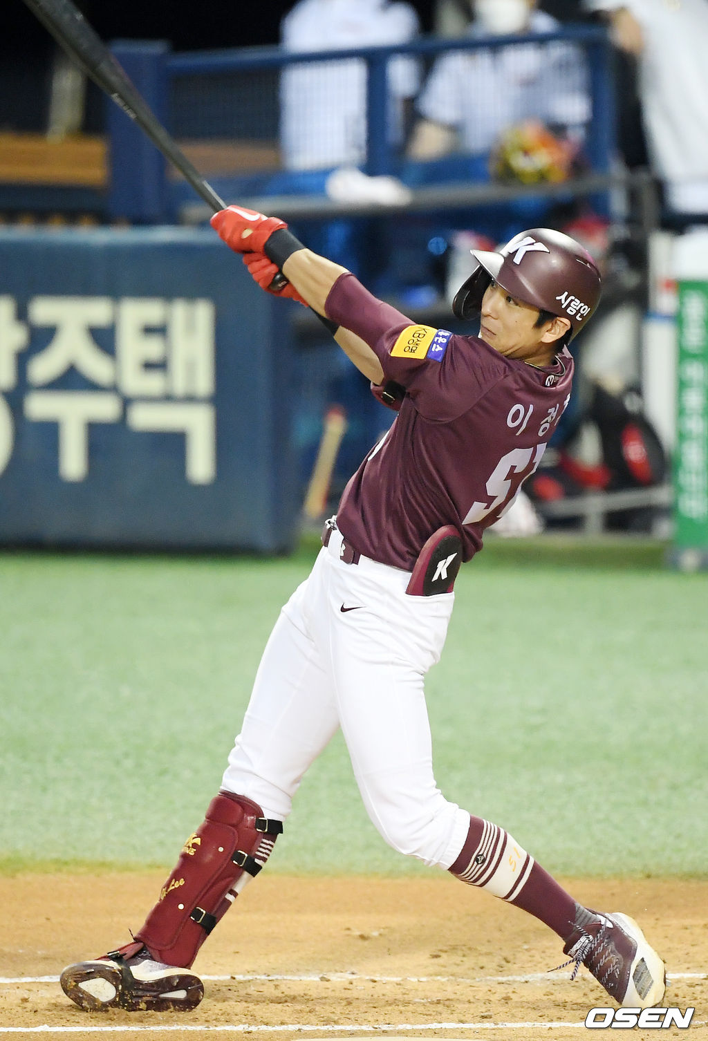 2회초 키움 선두타자로 나 온 이정후가 좌익수 오른쪽 안타를 날리고 있다./ rumi@osen.co.kr