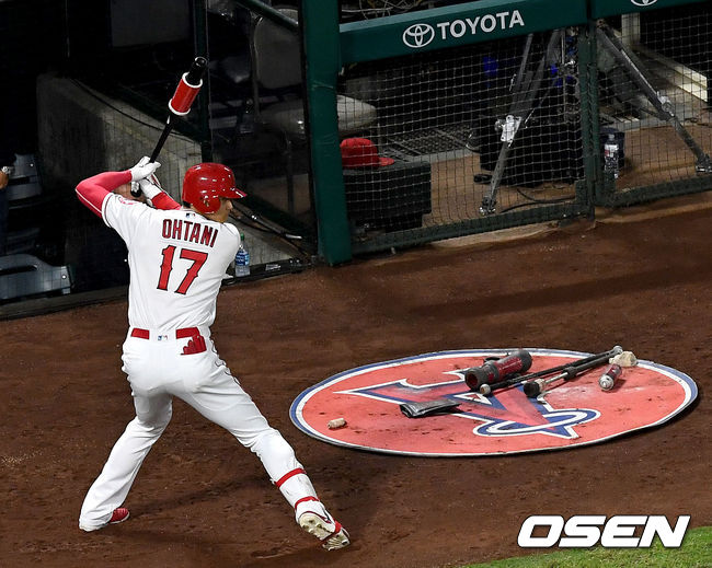 에인절스 오타니가 타격 자세를 잡아보고 있다. /dreamer@osen.co.kr