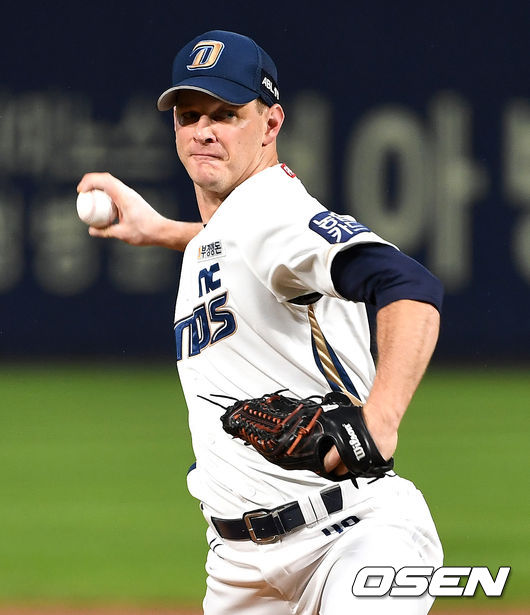 NC 선발 루친스키가 힘차게 공을 뿌리고 있다./ dreamer@osen.co.kr