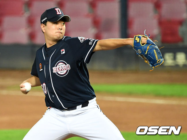 두산 투수 이영하가 힘차게 공을 뿌리고 있다. / dreamer@osen.co.kr