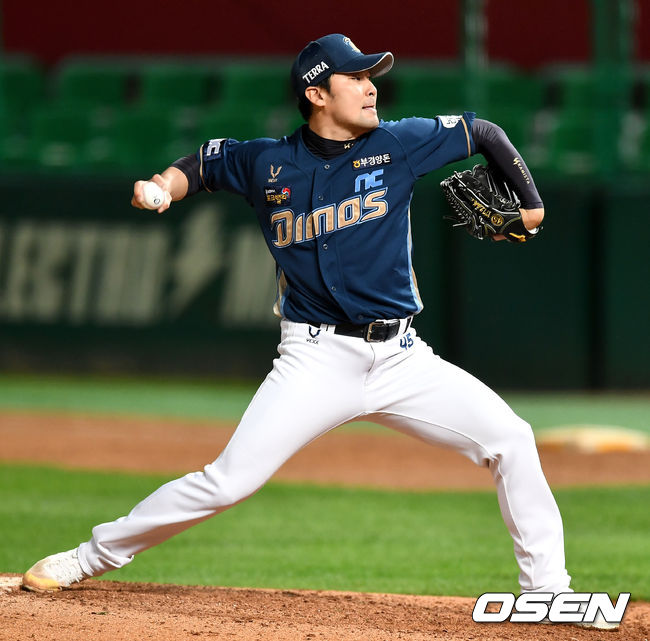 8회말 마운드에 오른 NC 투수 임창민이 힘차게 공을 뿌리고 있다. / dreamer@osen.co.kr