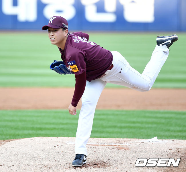 1회말 무사에서 키움 선발 이승호가 역투하고 있다. /sunday@osen.co.kr