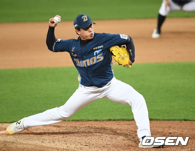 6일 오후 대구 삼성라이온즈파크에서 '2020 신한은행 SOL KBO리그' 삼성 라이온즈와 NC 다이노스의 경기가 열렸다.6회말 NC 박진우가 역투하고 있다. /youngrae@osen.co.kr