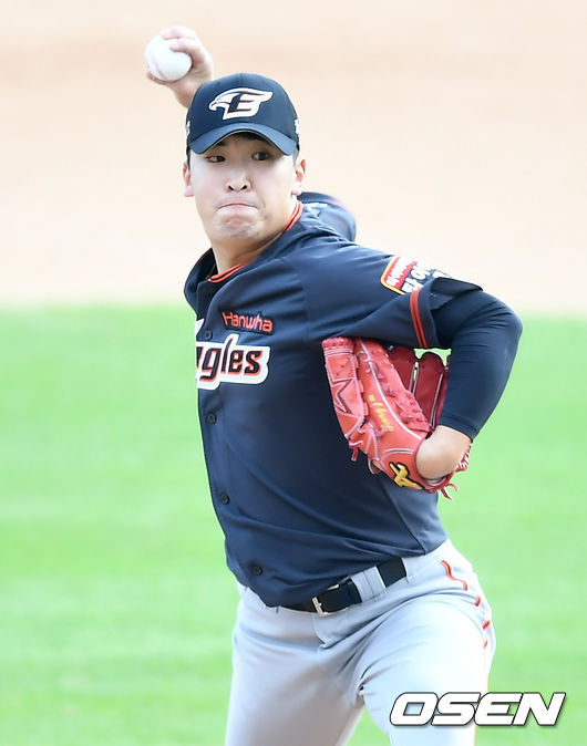 한화 강재민이 마운드에 올라 힘차게 공을 뿌리고 있다./ksl0919@osne.co.kr