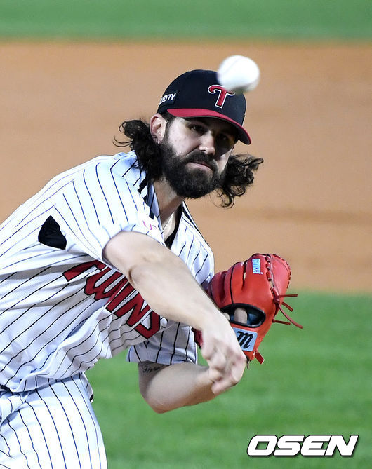 LG 켈리가 역투하고 있다. /jpnews@osen.co.kr