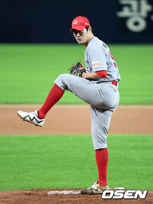 SK 선발투수 박종훈이 역투하고 있다./sunday@osen.co.kr