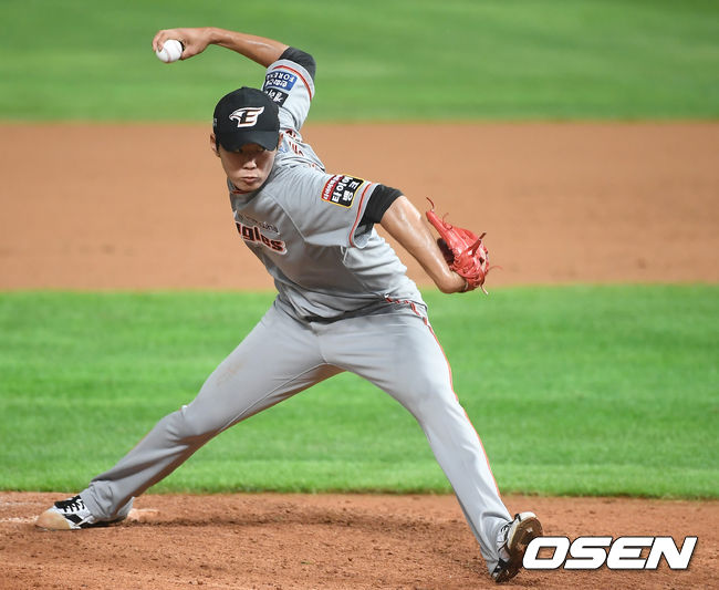 한화 오동욱이 역투하고 있다. /youngrae@osen.co.kr