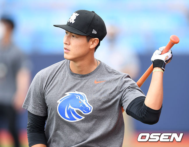 김건형이 몸을 풀고 있다. / youngrae@osen.co.kr