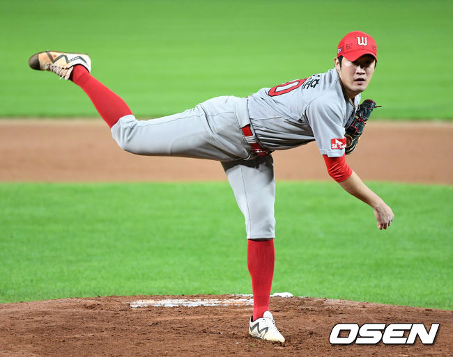 SK 선발투수 박종훈이 역투하고 있다./sunday@osen.co.kr