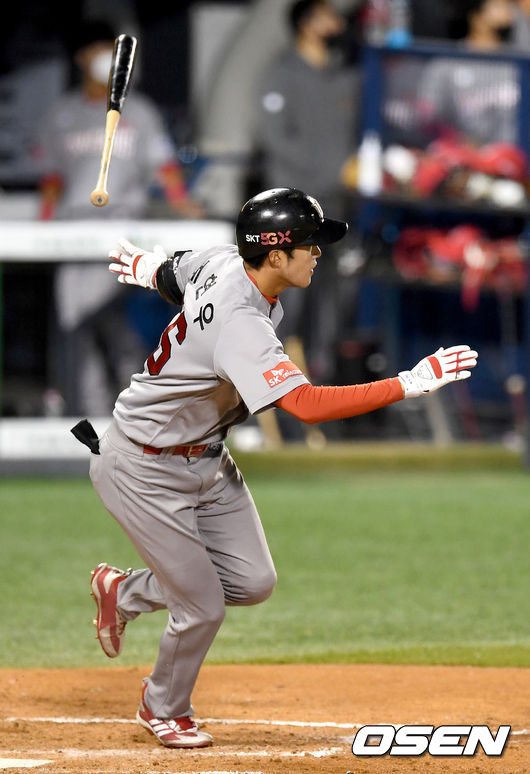 23일 LG전에서 SK 채현우가 좌측 2루타를 날리고 있다. 프로 데뷔 첫 안타. / dreamer@osen.co.kr