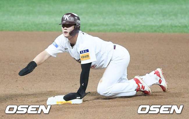 4회말 1사 1루 키움 김웅빈의 타석때 1루 주자 김하성이 도루 성공하고 있다. 김하성은 이 도루로 KBO 51번째 20홈런-20도루 성공했다. 최다 20연속 도루는 KBO 리그 최초.  / soul1014@osen.co.kr