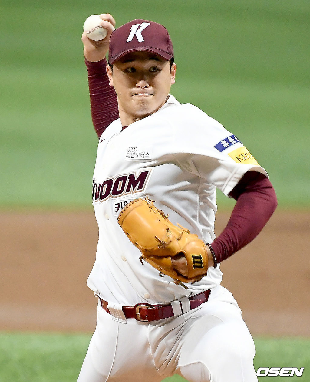 키움 선발투수 최원태가 마운드에 올라 힘차게 공을 뿌리고 있다./ks0919@osen.co.kr