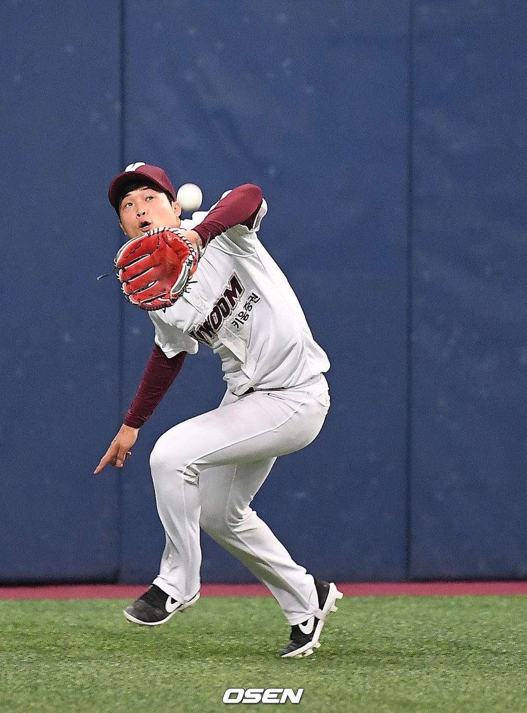 3회초 무사 박준태가 주효상의 타구를 잡아내고 있다. /youngrae@osen.co.kr 