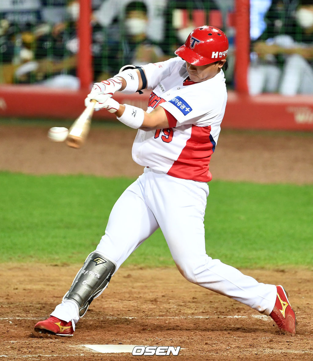 5회말 무사 선두타자로 나선 KIA 김태진이 안타를 날리고 있다. / dreamer@osen.co.kr