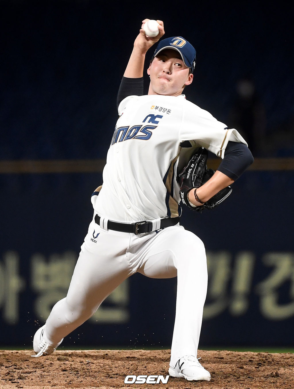 8회초 NC 투수 문경찬이 이적 후 첫 등판해 힘차게 공을 뿌리고 있다. / dreamer@osen.co.kr