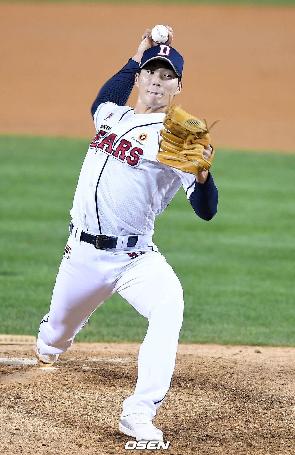 8일 오후 서울 잠실야구장에서 '2020 신한은행 SOL KBO리그' 두산 베어스와 KT 위즈의 경기가 열렸다. 7회초 두산 이승진이 역투하고 있다. /youngrae@osen.co.kr