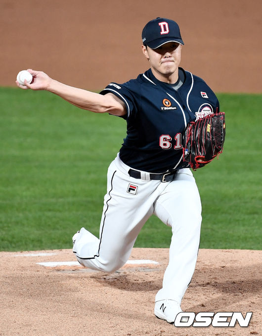 두산 선발 최원준이 힘차게 공을 뿌리고 있다. / dreamer@osen.co.kr