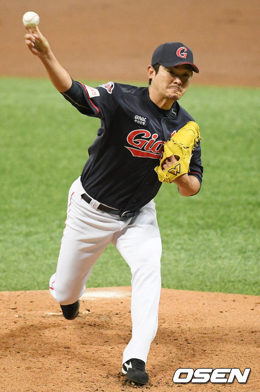 롯데 투수 노경은.