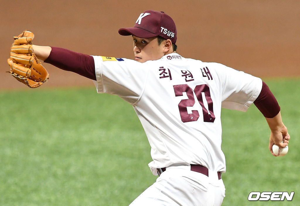 키움 선발 최원태가 힘차게 공을 뿌리고 있다.  / dreamer@osen.co.kr