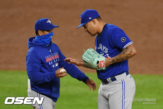 [사진] 찰리 몬토요 감독, 타이후안 워커(왼쪽부터) /ⓒGettyimages(무단전재 및 재배포 금지)