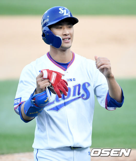 1일 오후 대구삼성라이온즈파크에서 ‘2020 신한은행 SOL KBO 리그’ 삼성 라이온즈와 KT 위즈의 경기가 열렸다.이날 경기는 삼성 라이온즈가 KT 위즈를 상대로 7-6으로 승리했다.승리가 확정된 순간 삼성 강한울이 미소짓고 있다./ksl0919@osen.co.kr