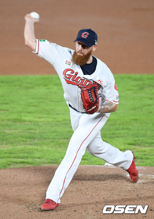 1회초 롯데 스트레일리가 역투하고 있다. /youngrae@osen.co.kr