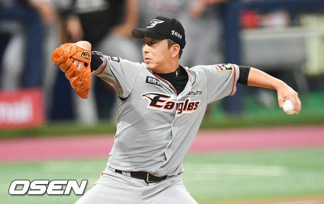 한화 정우람이 공을 던지고 있다. /   soul1014@osen.co.kr