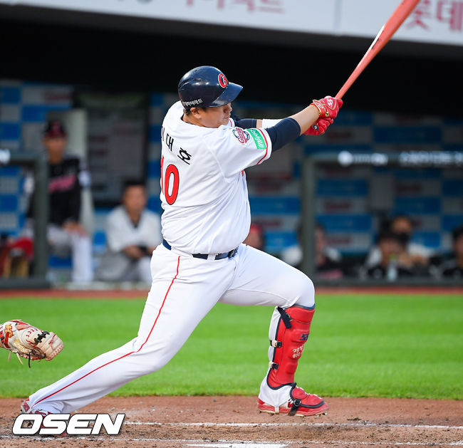 이대호가 1타점 적시타를 날리고 있다  / soul1014@osen.co.kr