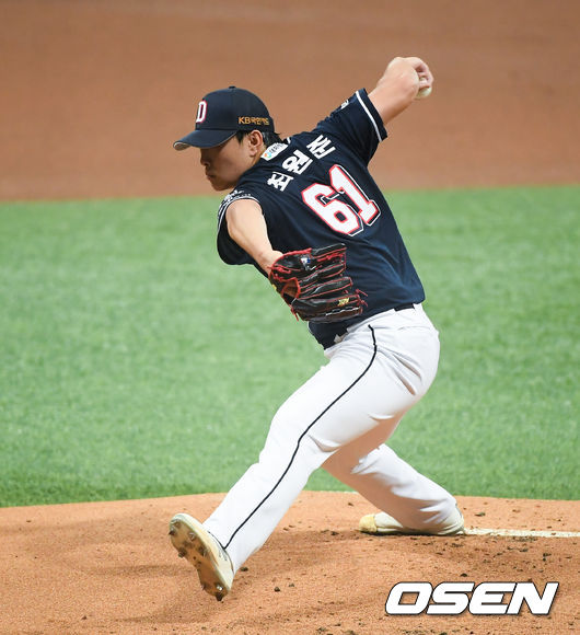 1회말 두산 선발투수 최원준이 역투하고 있다. / soul1014@osen.co.kr