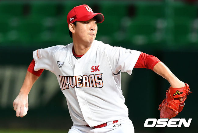 SK 선발 문승원이 힘차게 공을 뿌리고 있다. / dreamer@osen.co.kr