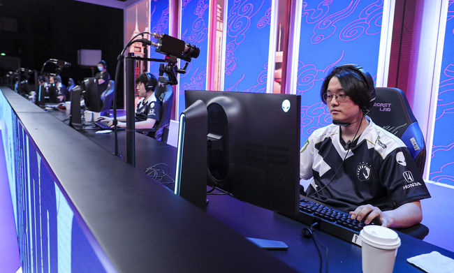 라이엇 게임즈 플리커.