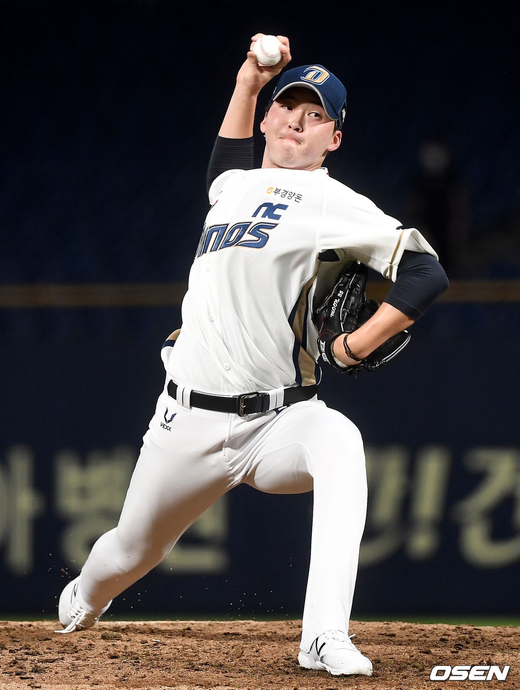 NC 투수 문경찬이 힘차게 공을 뿌리고 있다. / dreamer@osen.co.kr