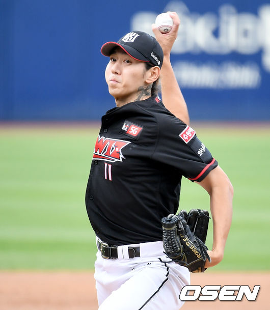 30일 오후 대구삼성라이온즈파크에서 ‘2020 신한은행 SOL KBO 리그’ 삼성 라이온즈와 KT 위즈의 경기가 열렸다.1회말 KT 선발 이대은이 마운드에 올라 힘차게 공을 뿌리고 있다./ksl0919@osen.co.kr