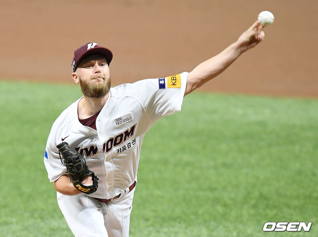 1회초 무사 키움 요키시가 역투하고 있다. /youngrae@osen.co.kr 