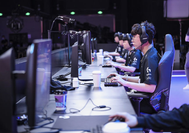 라이엇 게임즈 플리커.