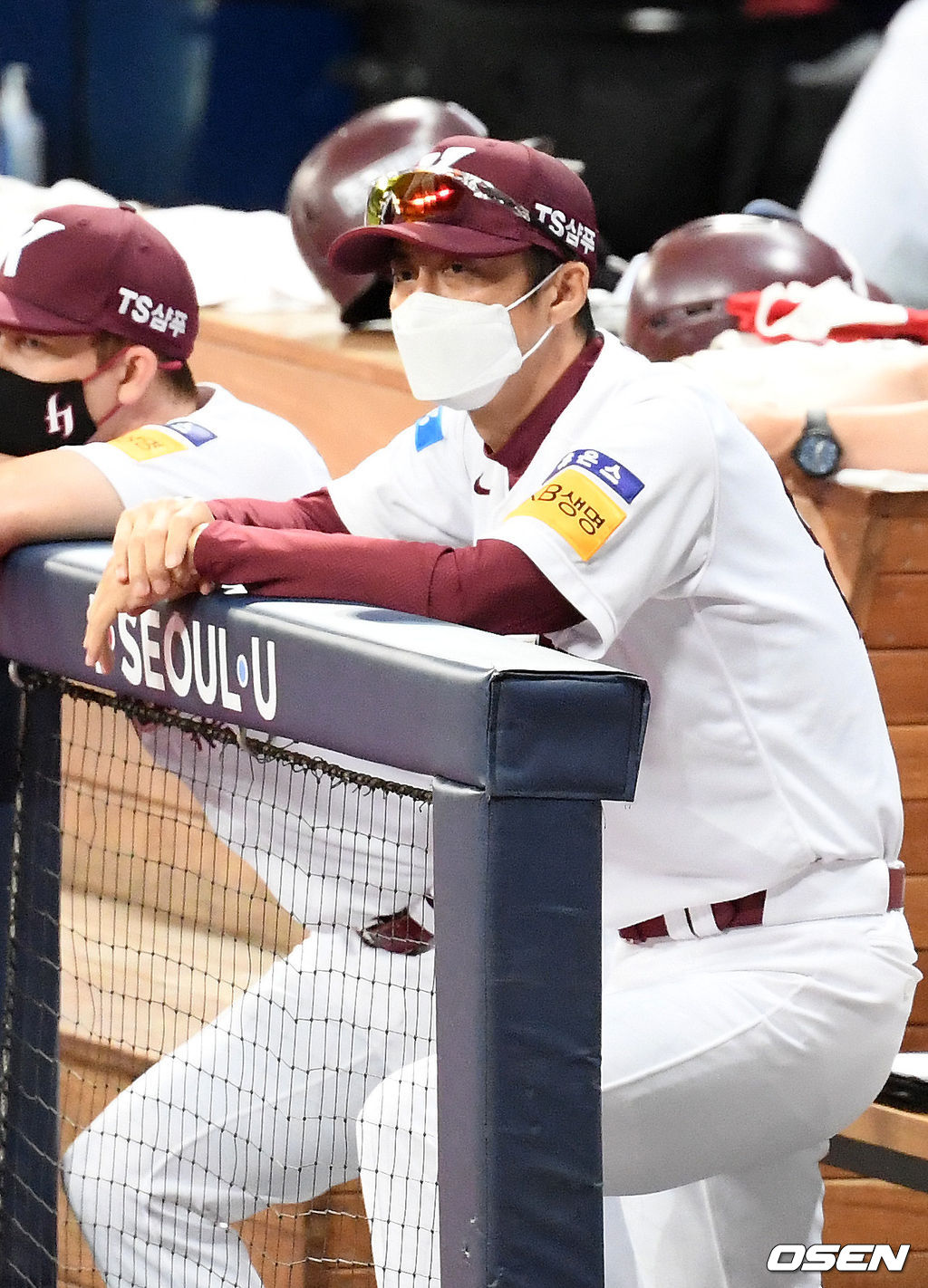 키움 덕아웃에서 손혁 감독이 경기를 주시하고 있다. /rumi@osen.co.kr