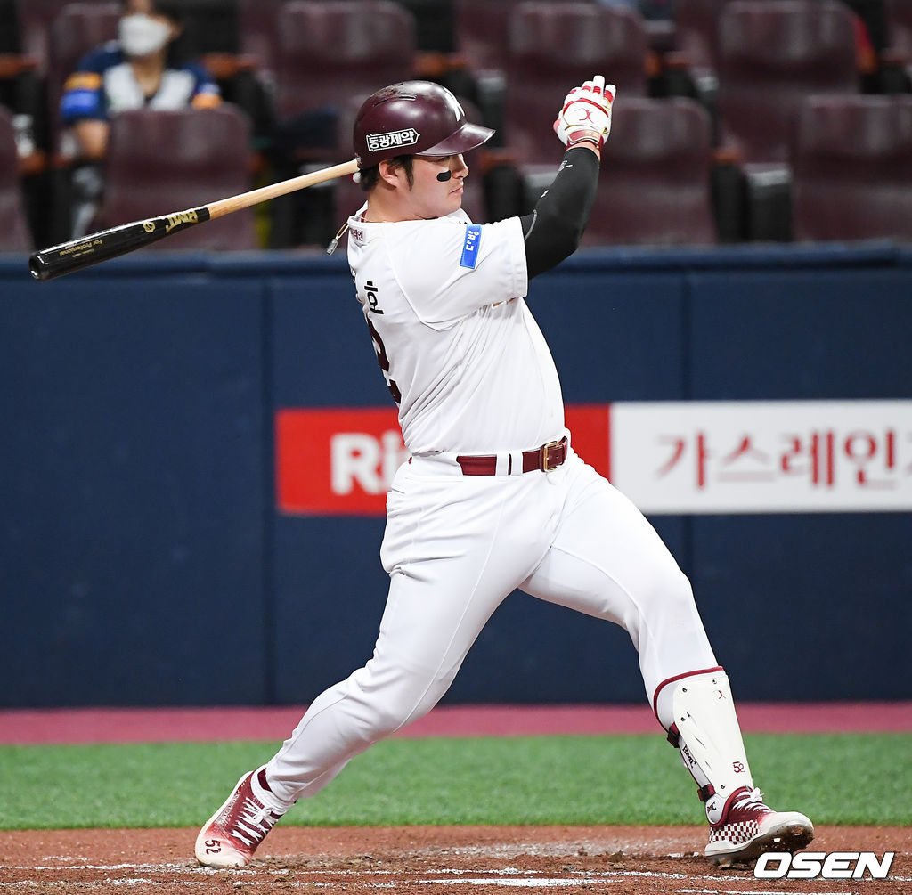 키움 박병호가 안타를 날리고 있다./  soul1014@osen.co.kr