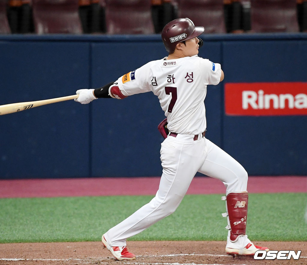3회말 2사 주자 1,2루 키움 김하성이 좌익수 앞 1타점 적시타를 날리고 있다. 이 적시타로 김하성은 100득점-100타점에 성공하고 있다. (KBO리그 36번째) /rumi@osen.co.kr