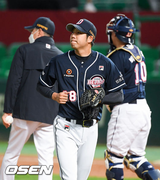 2회말 SK 오태곤에게 3점 홈런을 허용한 두산 선발투수 장원준이 강판되고 있다. 장원준은 이날 1.2이닝 4실점 기록했다. / soul1014@osen.co.kr
