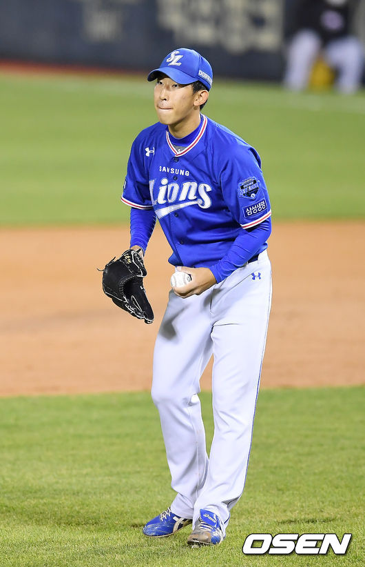 7일 오후 서울 잠실야구장에서 '2020 신한은행 SOL KBO리그' LG 트윈스와 삼성 라이온즈의 경기가 열렸다. 3회말 무사 삼성 허윤동이 LG 이형종의 강습타구를 잡아낸 이성규에서 감사의 인사를 하고 있다. /youngrae@osen.co.kr