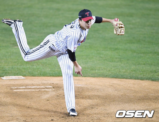 1회초 LG 임찬규가 역투하고 있다. /youngrae@osen.co.kr