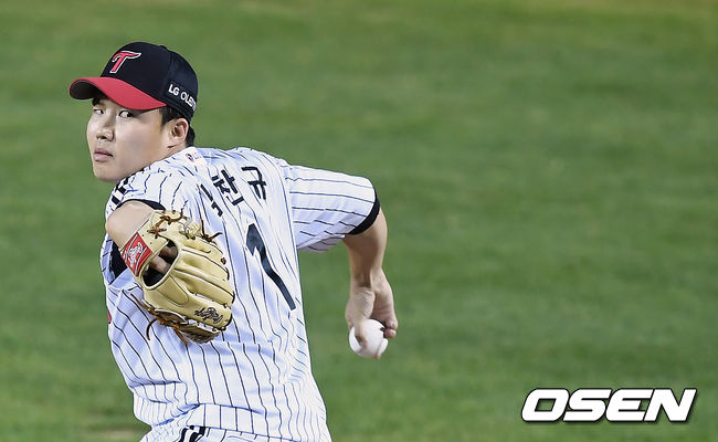 1회초 LG 임찬규가 역투하고 있다. /youngrae@osen.co.kr