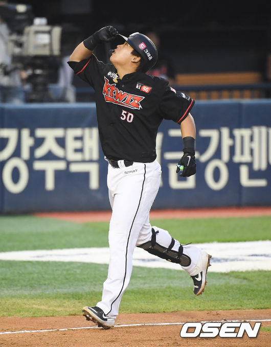 5회초 2사 3루 KT 강백호가 2점 홈런을 날린뒤 기뻐하고 있다  /soul1014@osen.co.kr