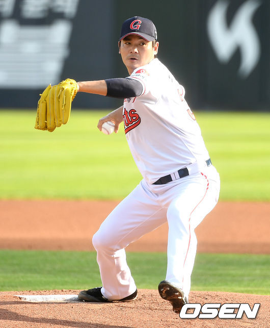 롯데 선발 노경은이 힘차게 공을 뿌리고 있다. / dreamer@osen.co.kr